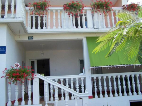 Apartments by the sea Kampor, Rab - 17396